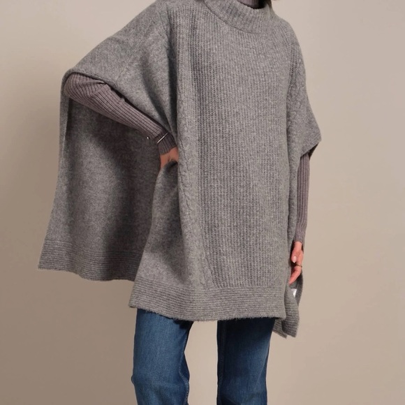 Elie Tahari Gray Knit Poncho Sweater – New with Tags – Soft & Cozy, Size M/L - Picture 2 of 7